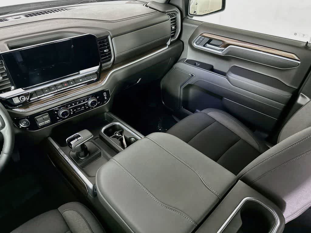 Used 2025 Chevrolet Silverado 1500 LT RWD image 11