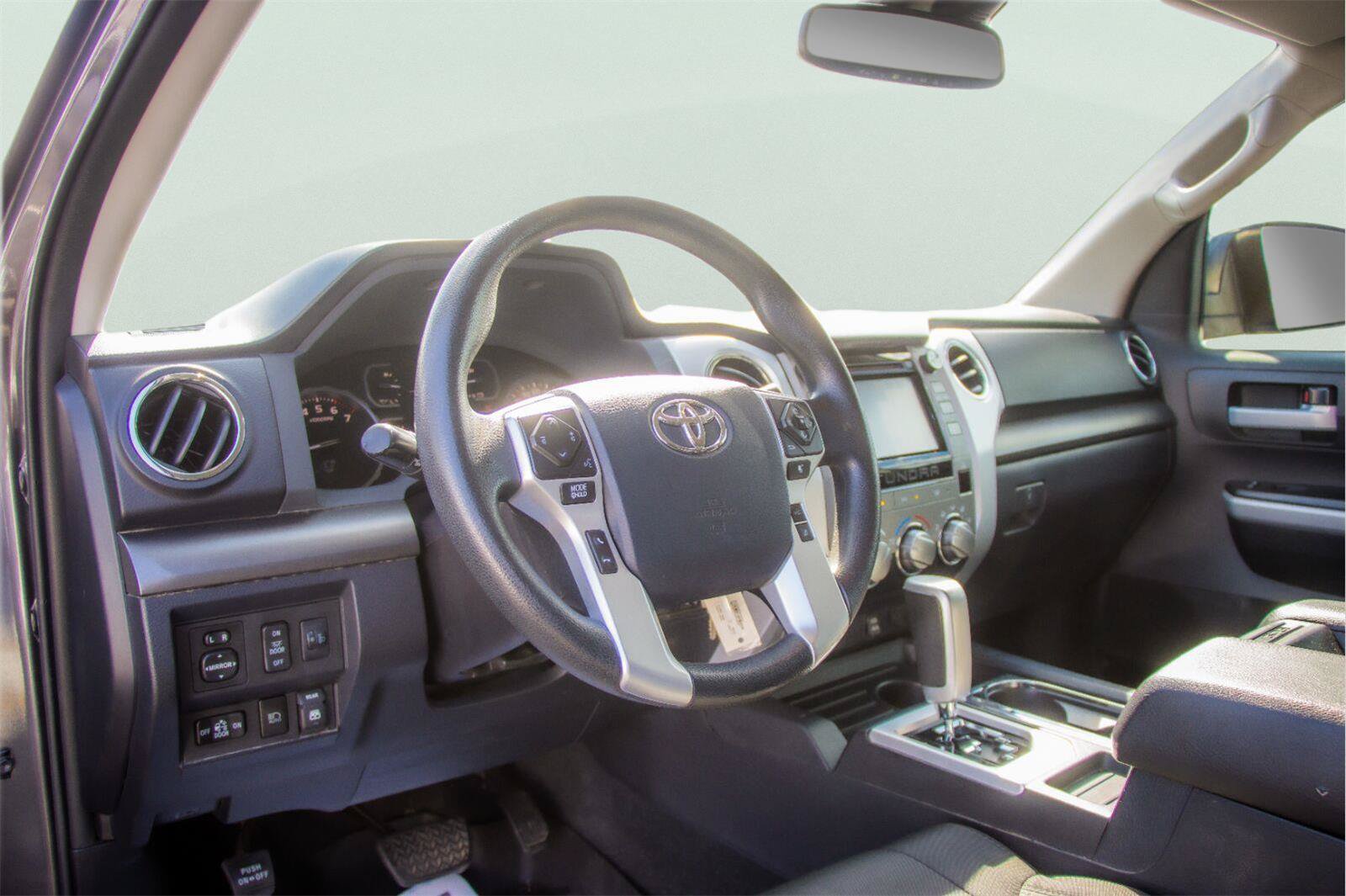 Used 2018 Toyota Tundra SR5 w/ SR5 Upgrade Package AWD/4WD image 8