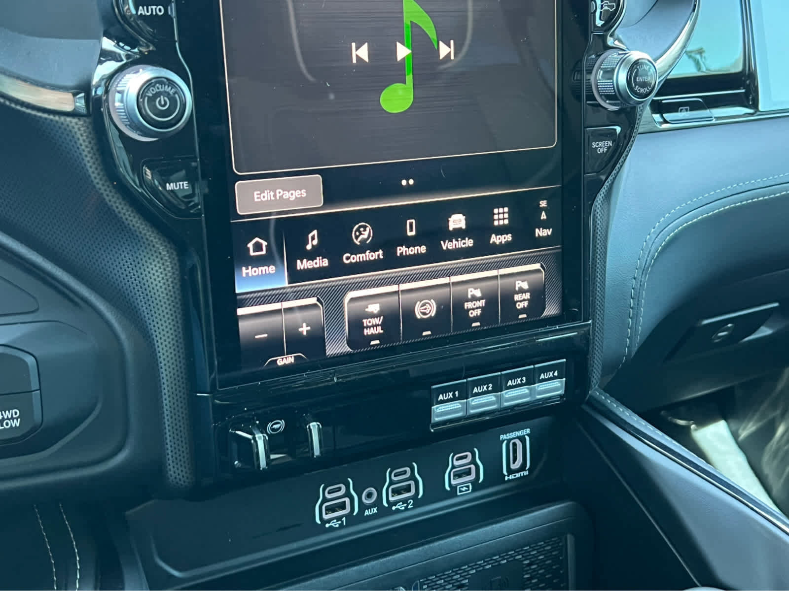 Used 2025 RAM 3500 Limited image 38