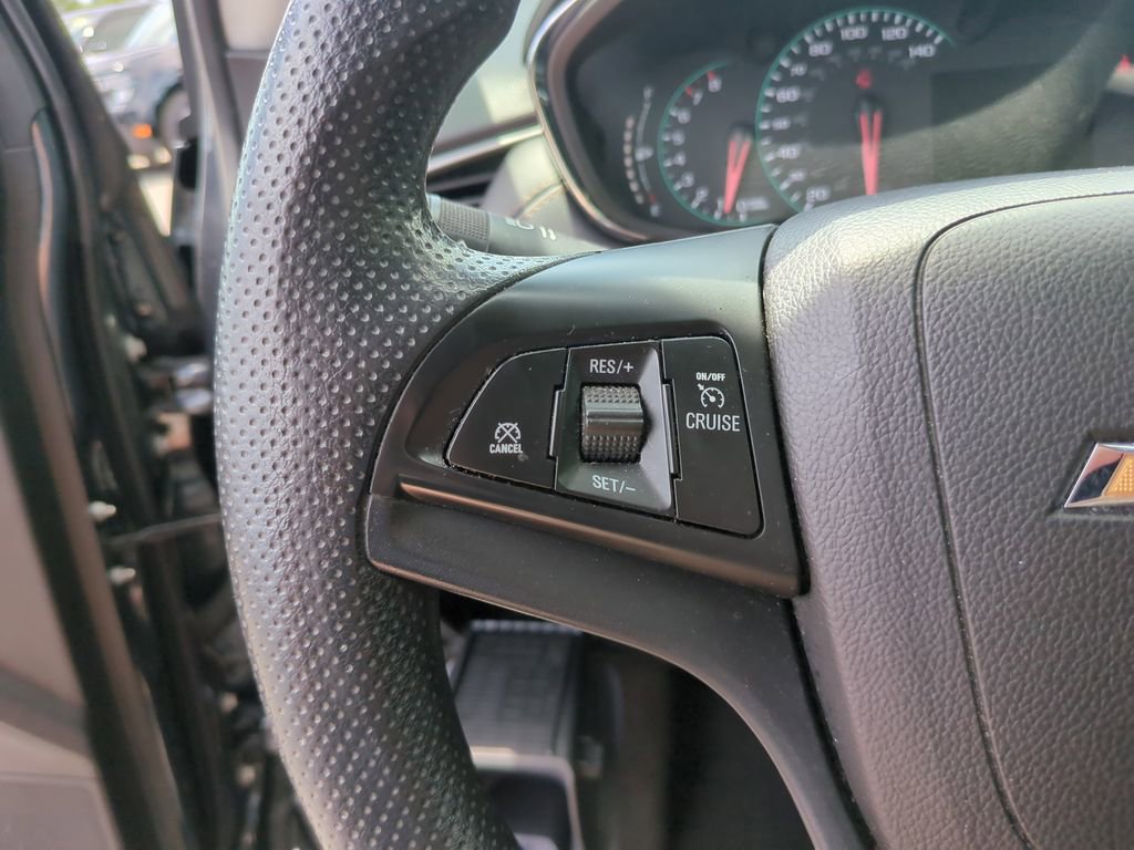 Used 2021 Chevrolet Trax LT AWD/4WD image 25