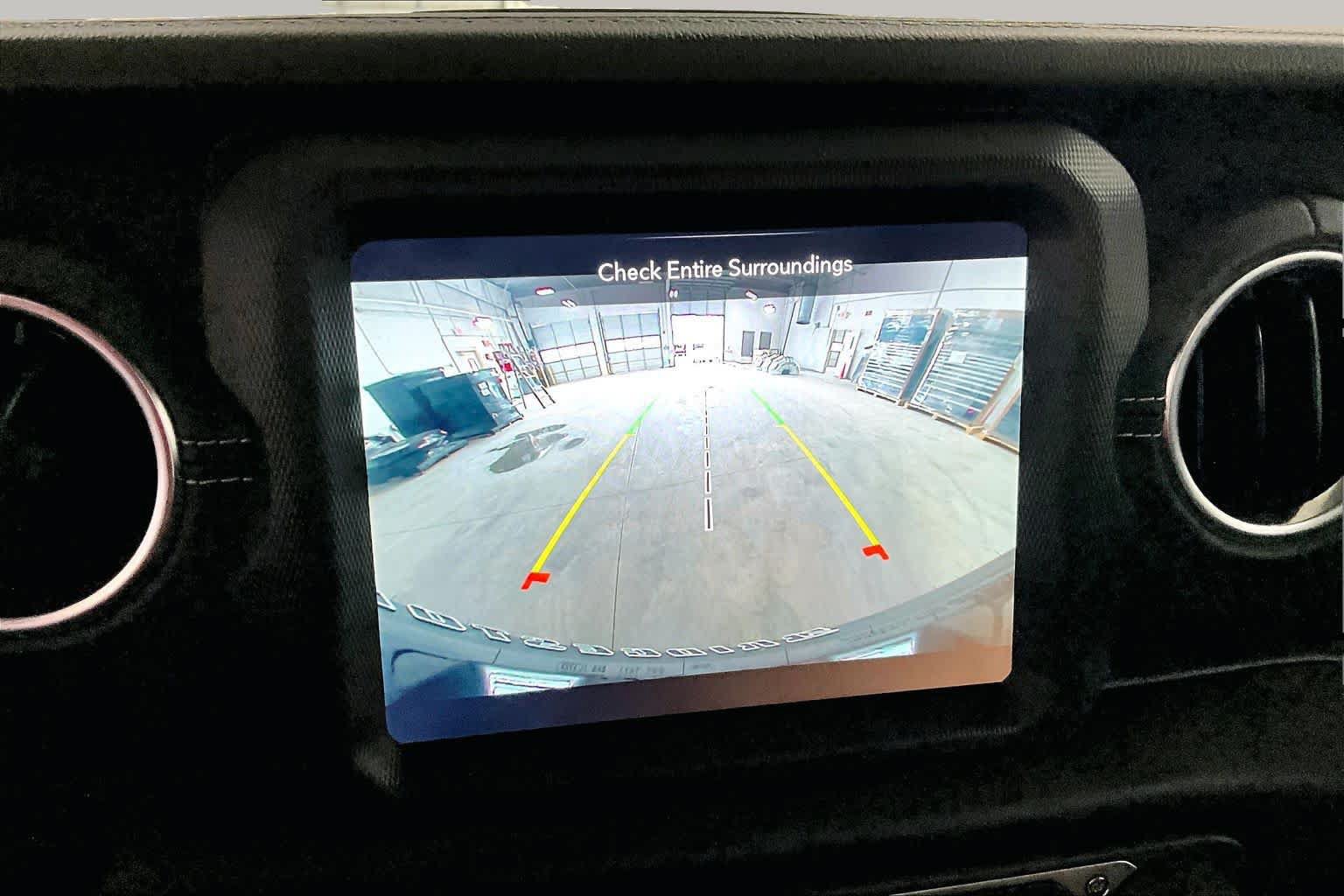 Used 2022 Jeep Wrangler Unlimited Sahara w/ Cold Weather Group AWD/4WD image 28