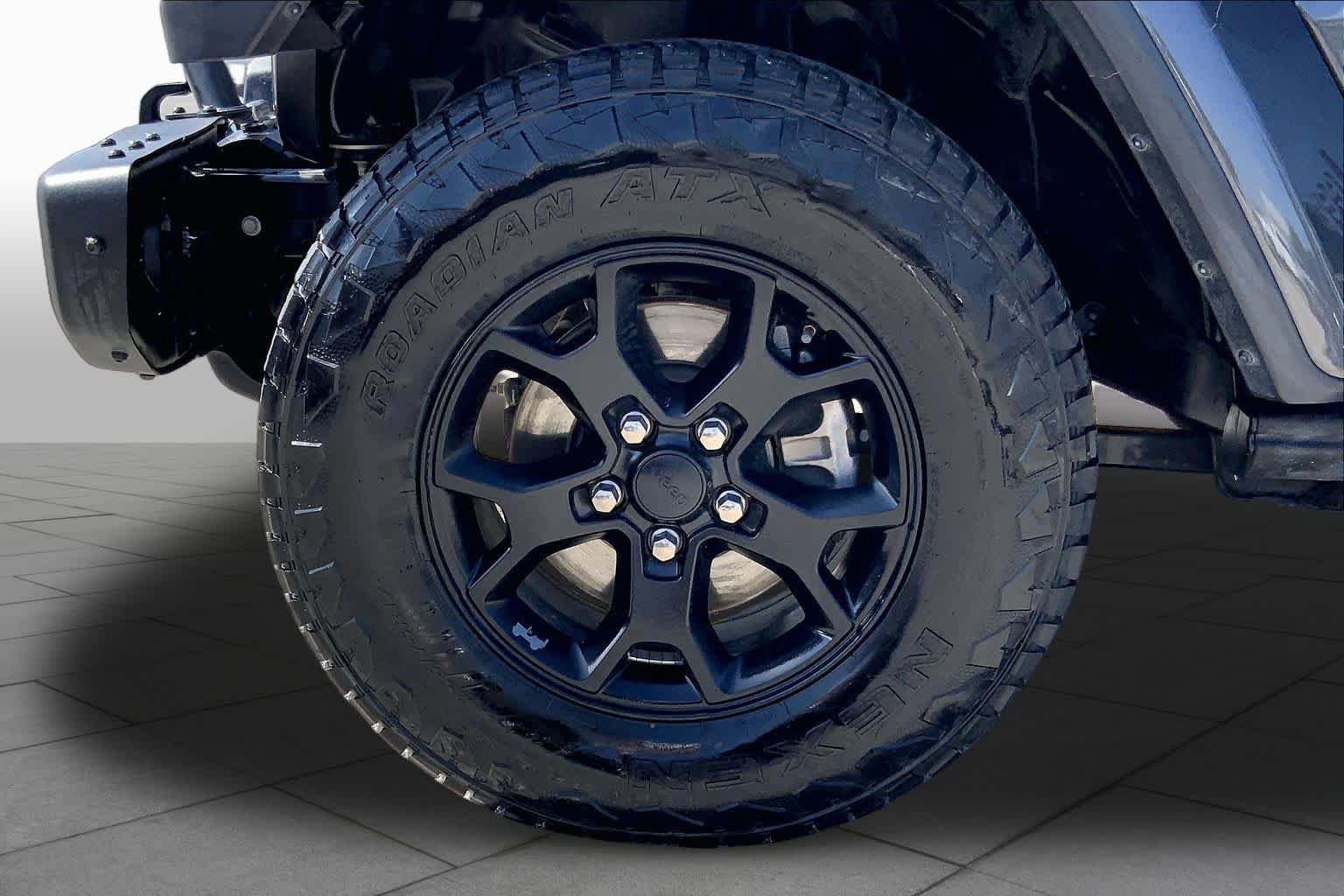 Used 2018 Jeep Wrangler Unlimited Sahara w/ Quick Order Package 24M Moab AWD/4WD image 11