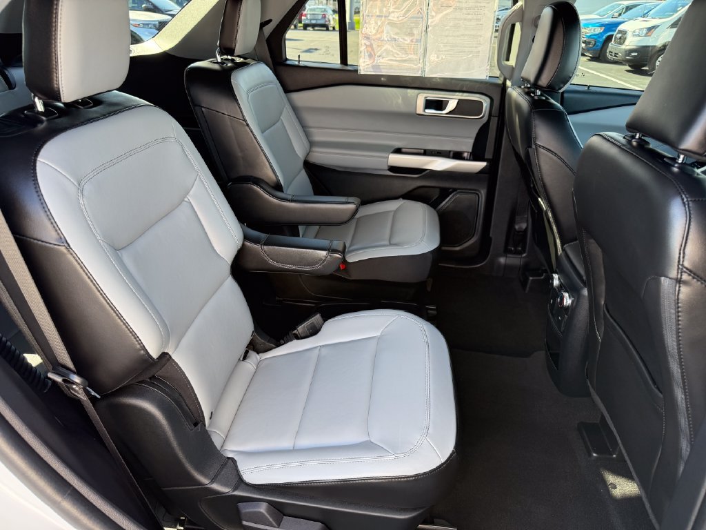 Certified 2021 Ford Explorer XLT w/ Equipment Group 202A AWD/4WD image 21