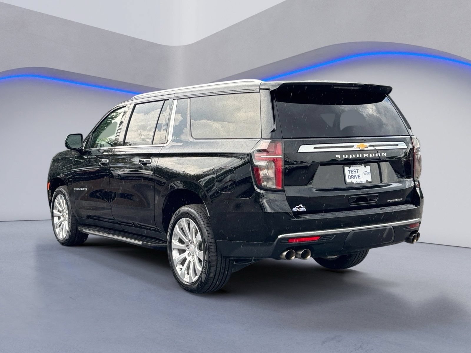 Used 2023 Chevrolet Suburban Premier w/ Premium Package 2 AWD/4WD image 6