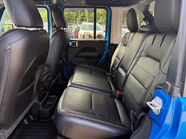 Used 2022 Jeep Wrangler Unlimited Sahara w/ Safety Group AWD/4WD image 11