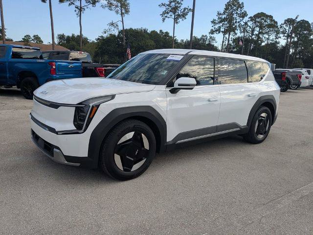 Used 2026 Kia EV9 Light RWD image 8