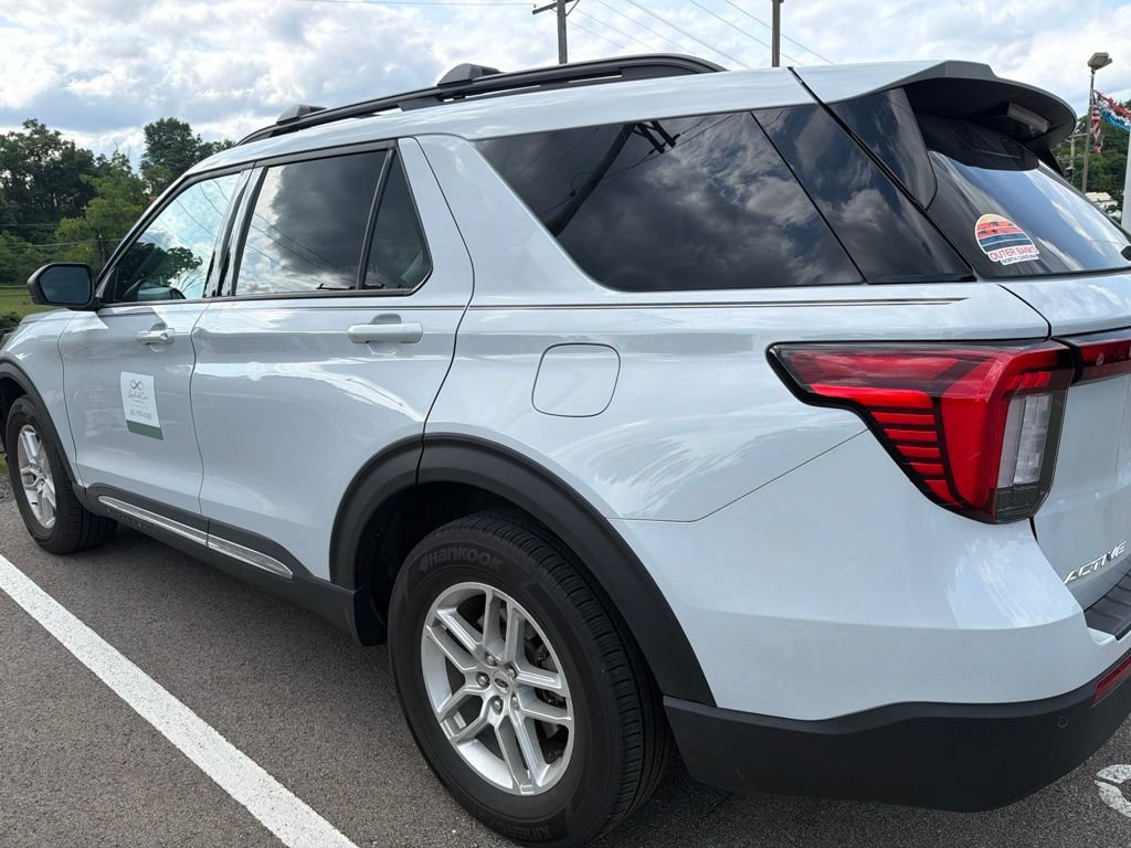Certified 2025 Ford Explorer Active AWD/4WD image 4