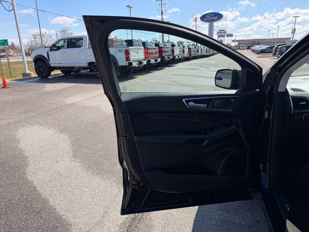 Certified 2019 Ford Edge Titanium w/ Equipment Group 301A image 13