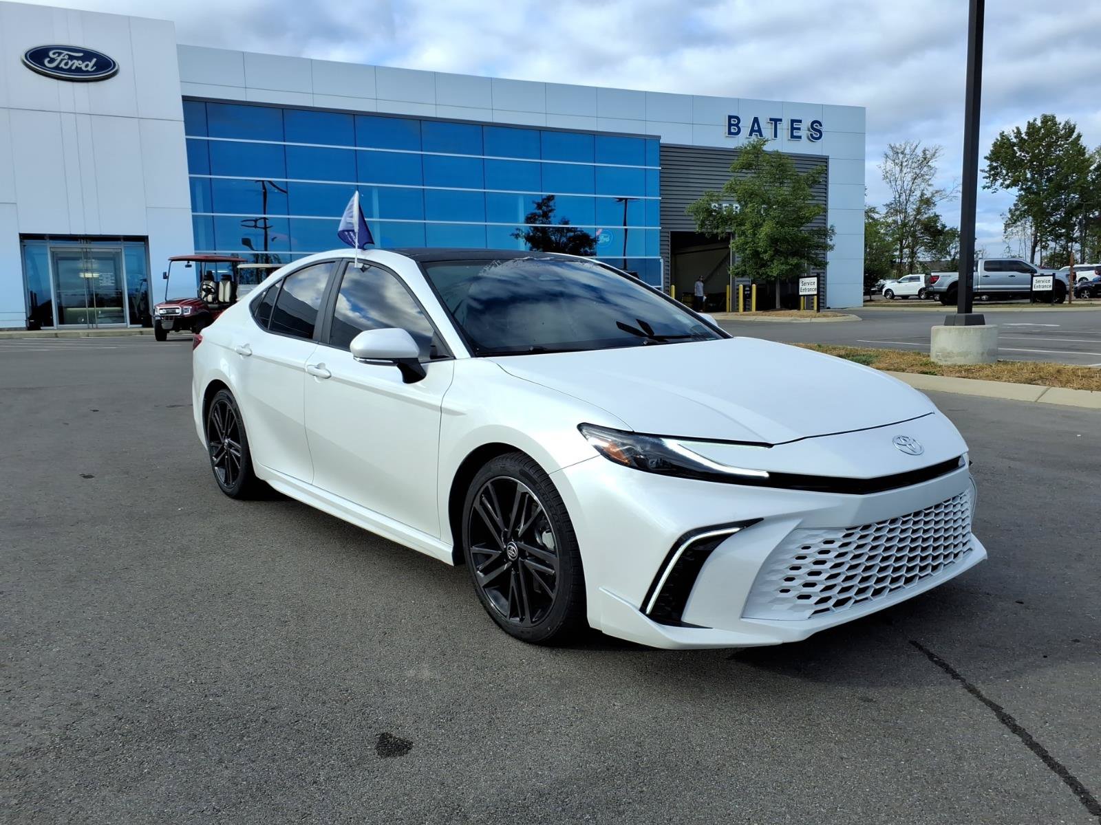 Used 2025 Toyota Camry XSE FWD image 1