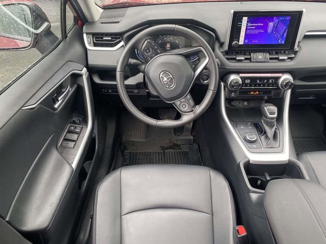 Used 2025 Toyota RAV4 XLE Premium AWD/4WD image 17