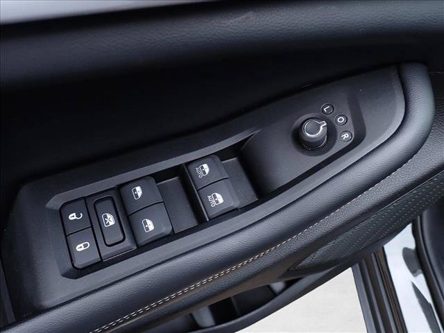 Used 2024 Jeep Grand Cherokee L Limited w/ Black Appearance Package AWD/4WD image 14