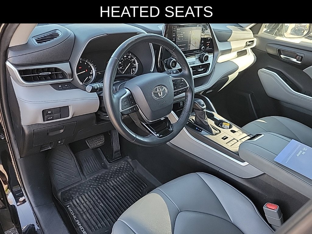 Used 2020 Toyota Highlander XLE AWD/4WD image 18