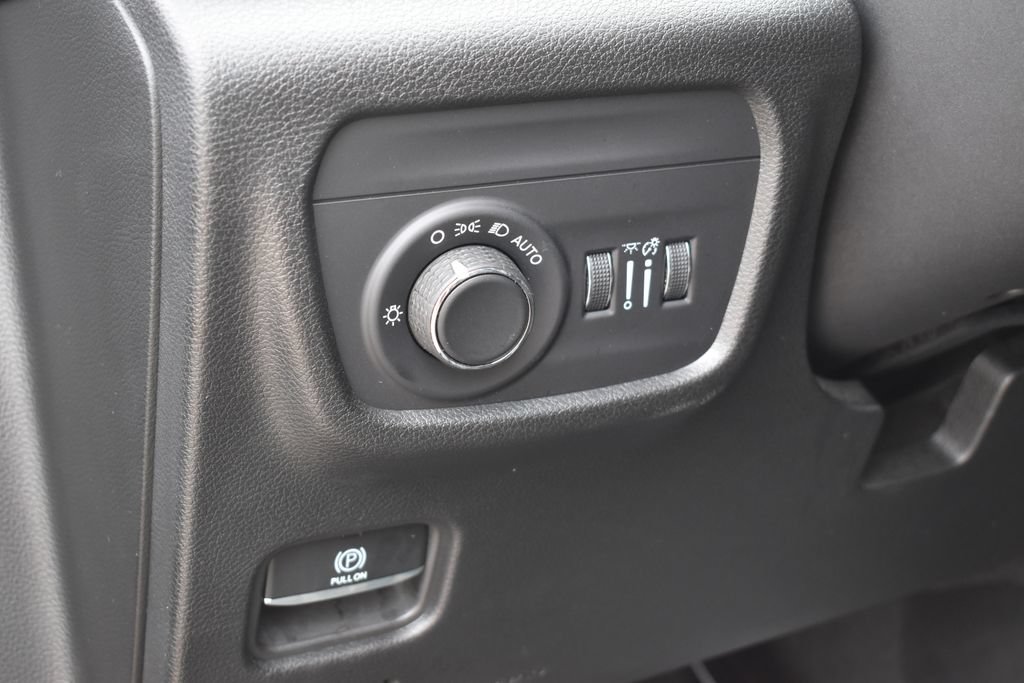 Used 2023 Jeep Grand Cherokee Altitude AWD/4WD image 22