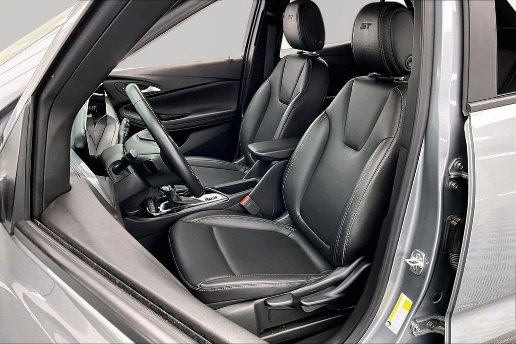 Used 2024 Buick Encore GX Sport Touring FWD image 25