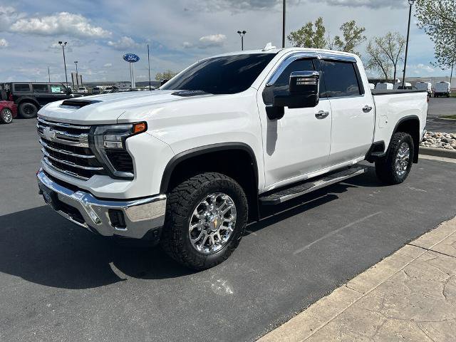 Used 2024 Chevrolet Silverado 2500 LTZ w/ LTZ Premium Package AWD/4WD image 4