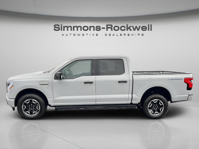 Certified 2023 Ford F150 Lightning XLT AWD/4WD image 4