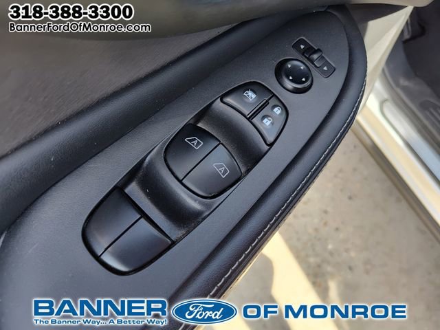 Used 2023 Nissan Murano SV image 16