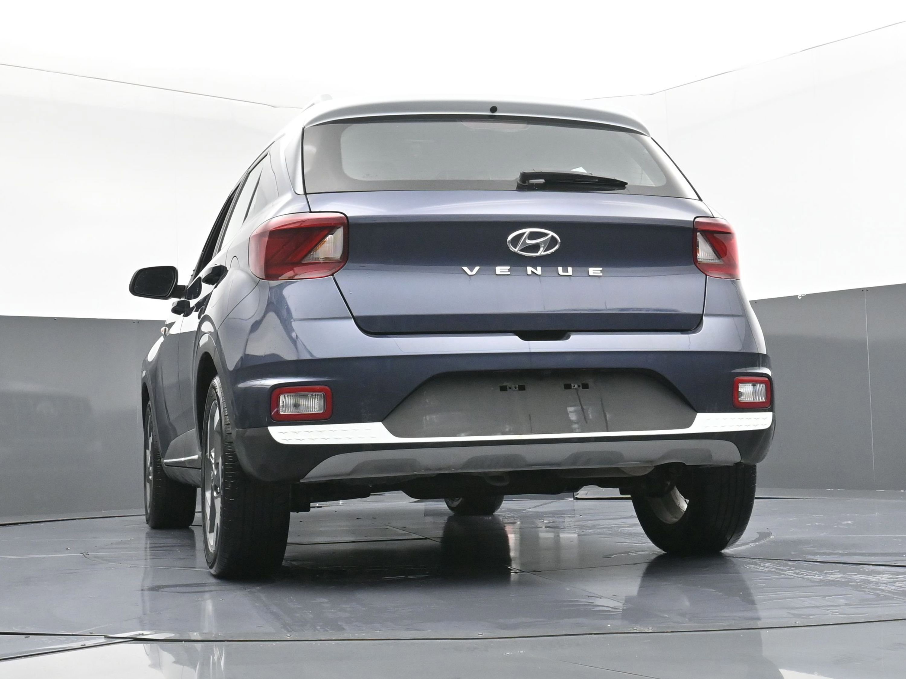 Used 2023 Hyundai Venue Limited w/ Cargo Package image 10