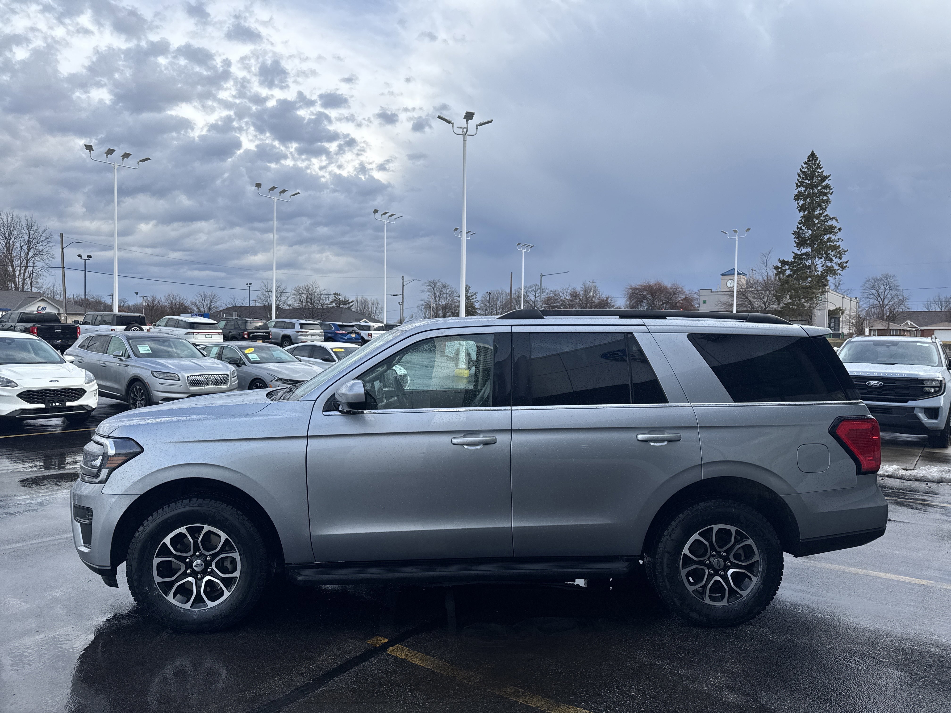 Certified 2024 Ford Expedition XLT image 2