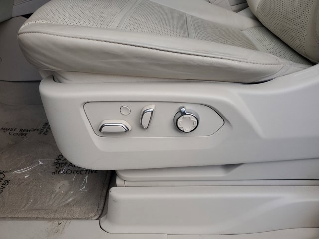 Used 2023 Cadillac Escalade Premium Luxury Platinum image 18