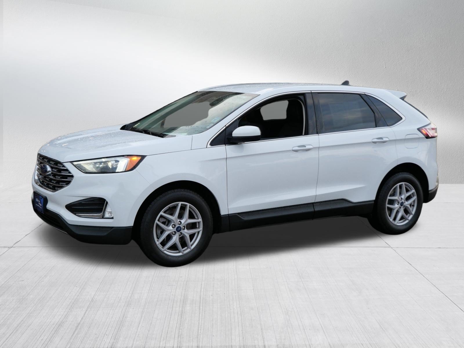 Certified 2022 Ford Edge SEL w/ Convenience Package AWD/4WD image 3
