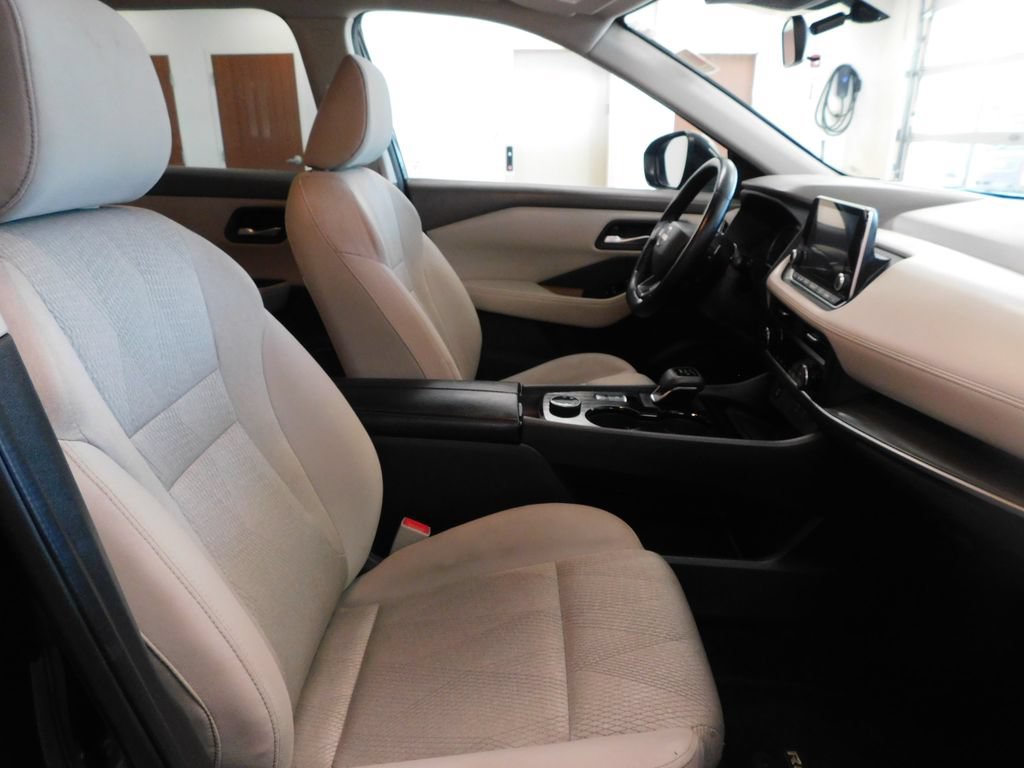 Used 2025 Nissan Rogue SV AWD/4WD image 54