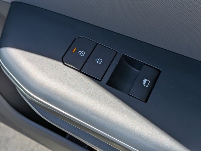 Used 2025 Kia K4 FWD image 35