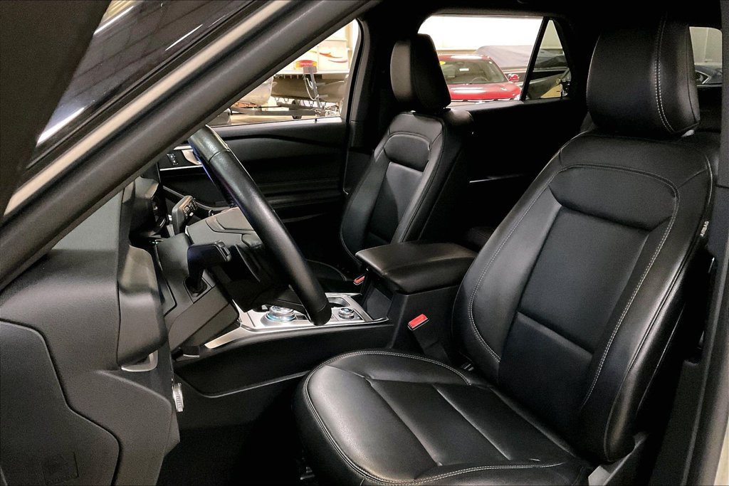 Certified 2020 Ford Explorer XLT w/ Equipment Group 202A AWD/4WD image 23