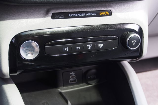 Certified 2025 Ford Escape SE w/ PHEV Premium Package image 25