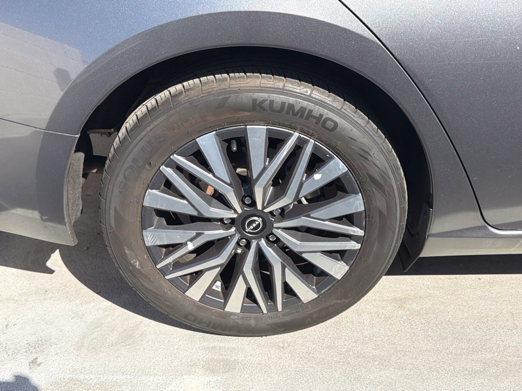 Used 2023 Nissan Altima 2.5 SV FWD image 4