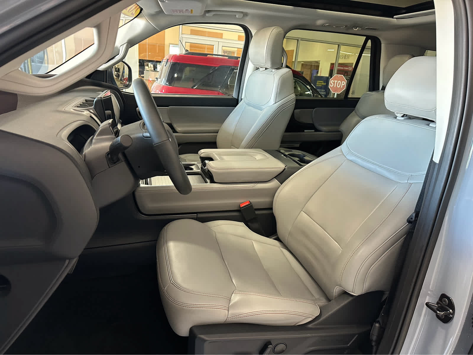 Certified 2025 Ford Expedition Active AWD/4WD image 19