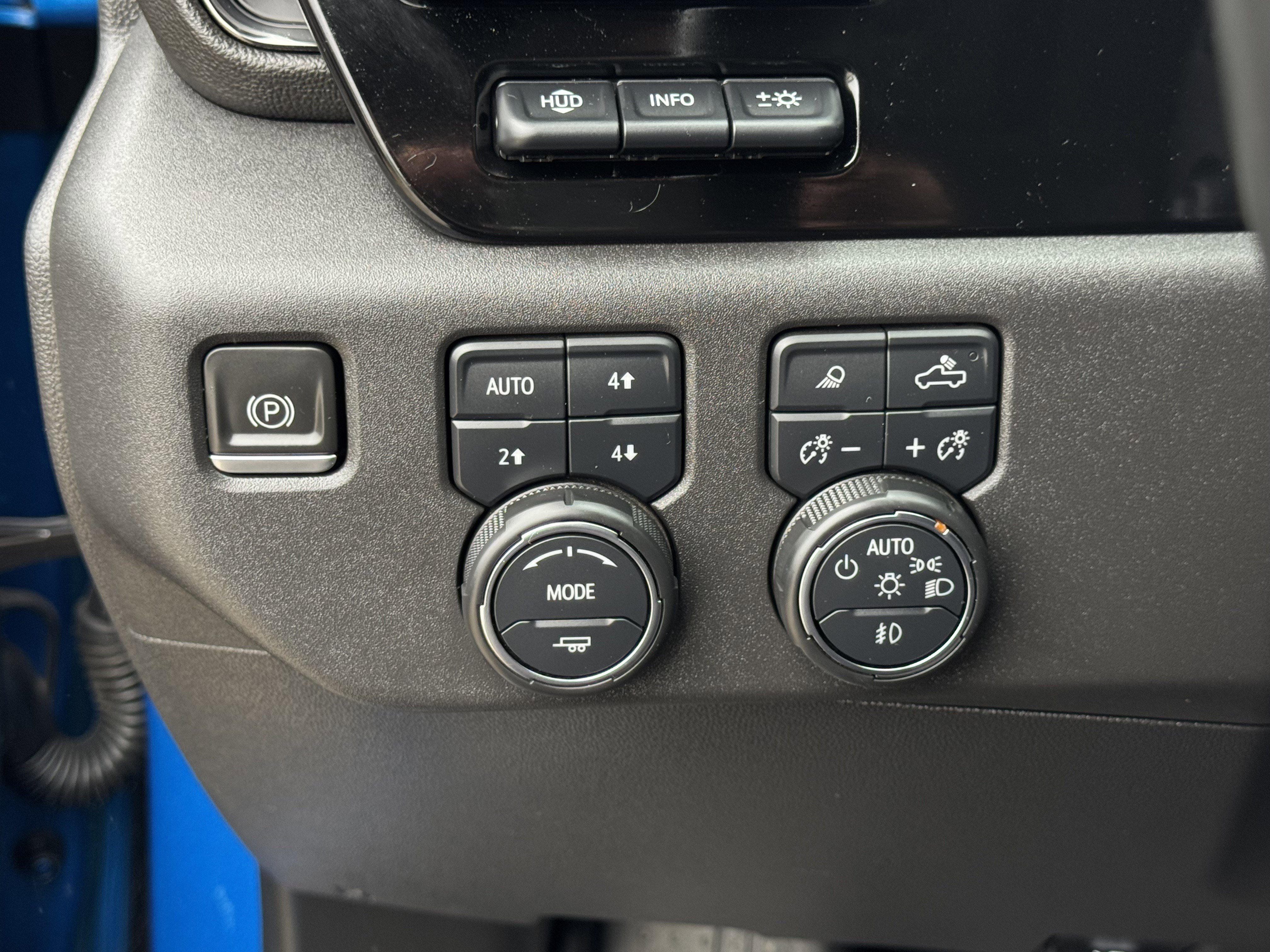 Used 2023 Chevrolet Silverado 1500 ZR2 w/ Technology Package image 24