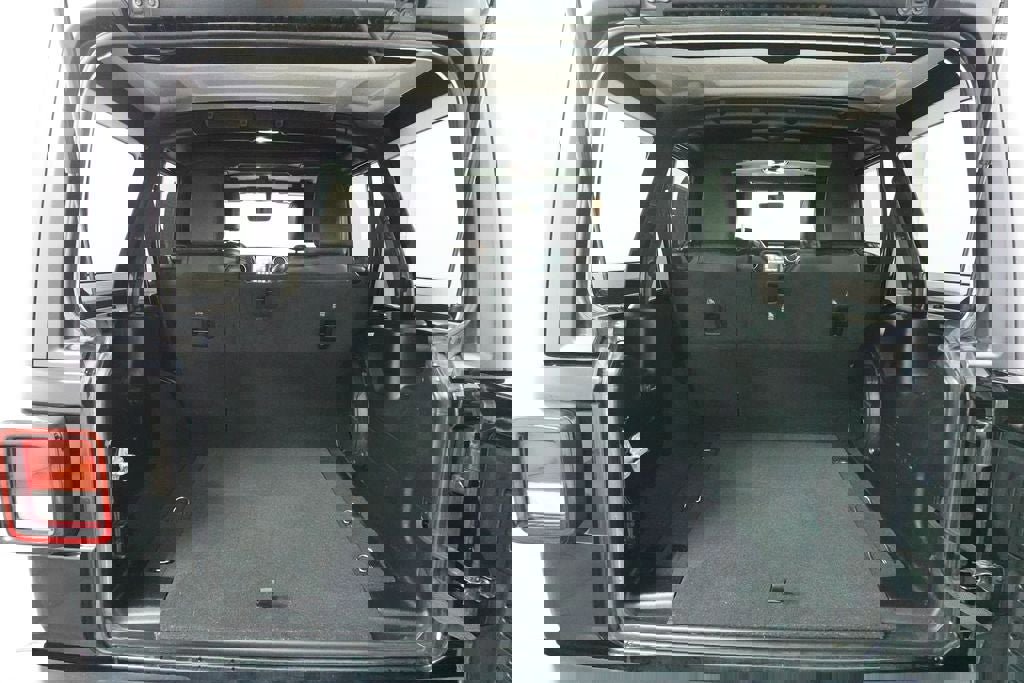 Used 2020 Jeep Wrangler Unlimited Sahara image 28