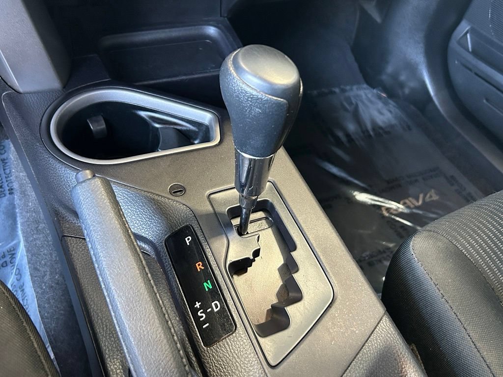 Used 2018 Toyota RAV4 LE FWD image 13