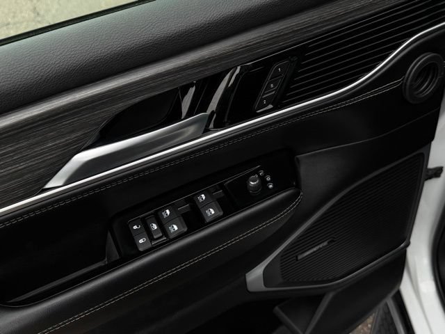 Used 2023 Jeep Wagoneer Series II AWD/4WD image 6
