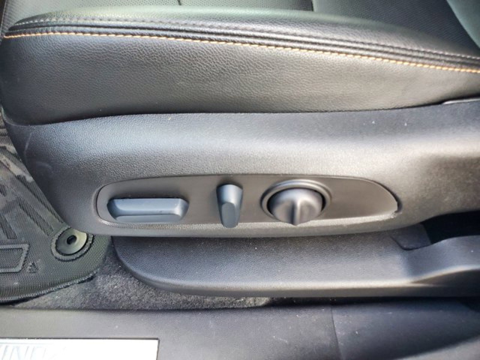 Used 2024 Chevrolet Equinox Premier image 11