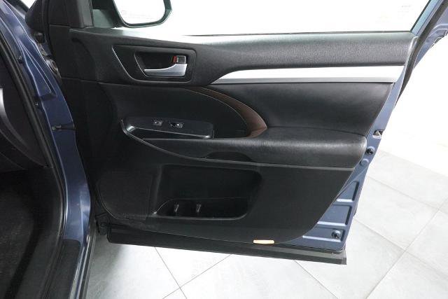 Used 2019 Toyota Highlander XLE AWD/4WD image 34