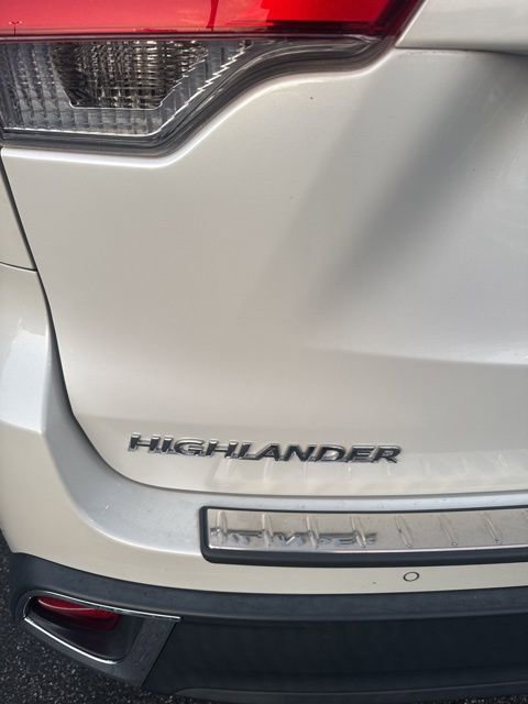 Used 2018 Toyota Highlander Limited AWD/4WD image 15