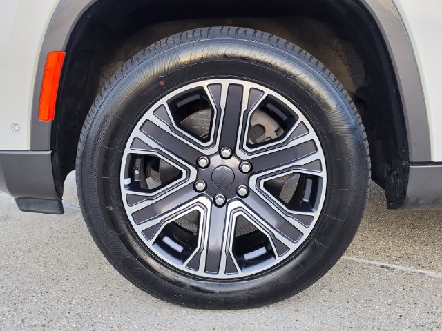 Used 2022 Jeep Wagoneer Series III w/ Flexible Seating Group AWD/4WD image 10