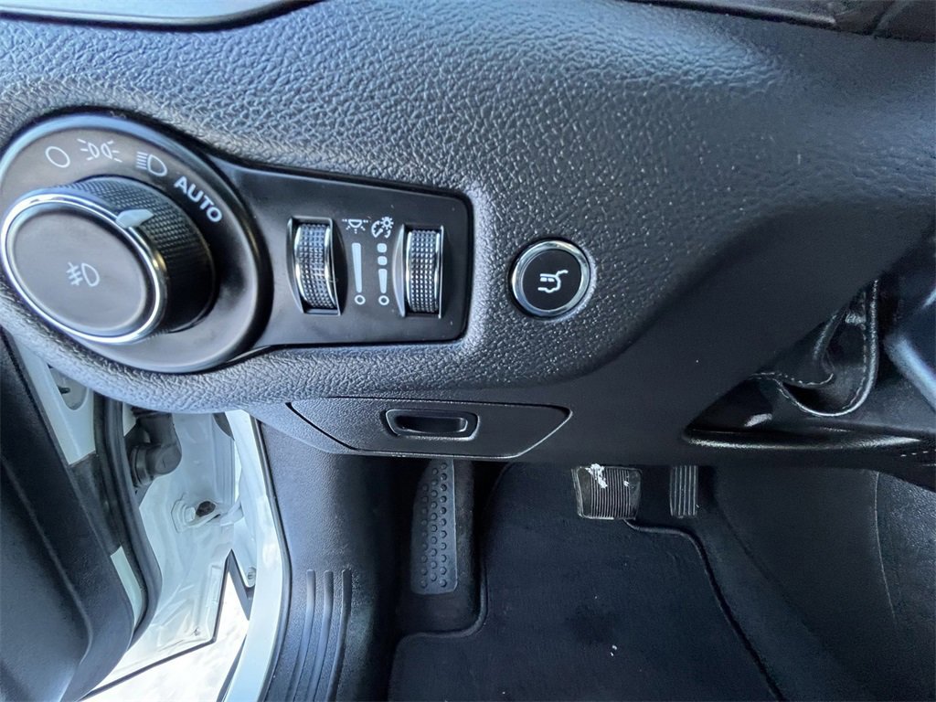 Used 2021 Jeep Cherokee Latitude Lux w/ Comfort/Convenience Group image 17