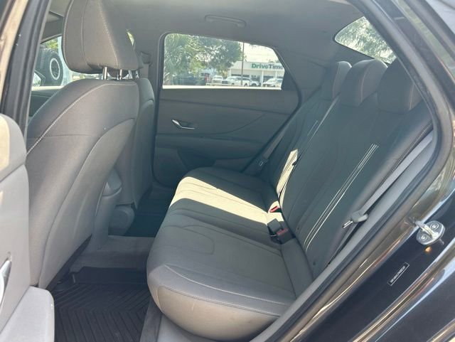 Used 2022 Hyundai Elantra SEL FWD image 12