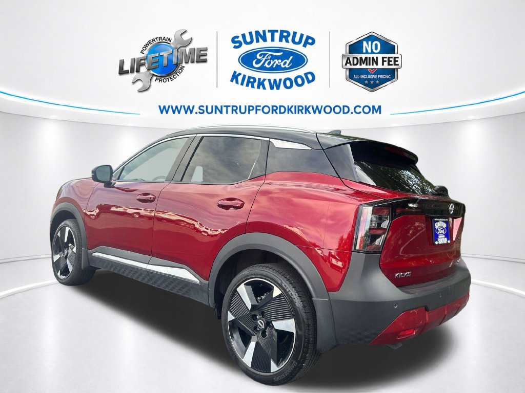 Used 2025 Nissan Kicks SR w/ SR Premium Package AWD/4WD image 3