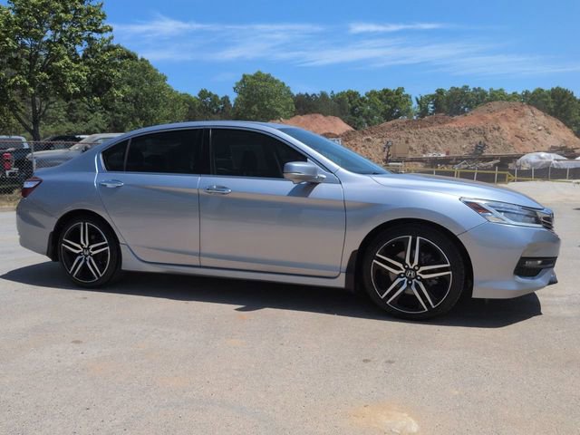 Used 2017 Honda Accord Touring image 2