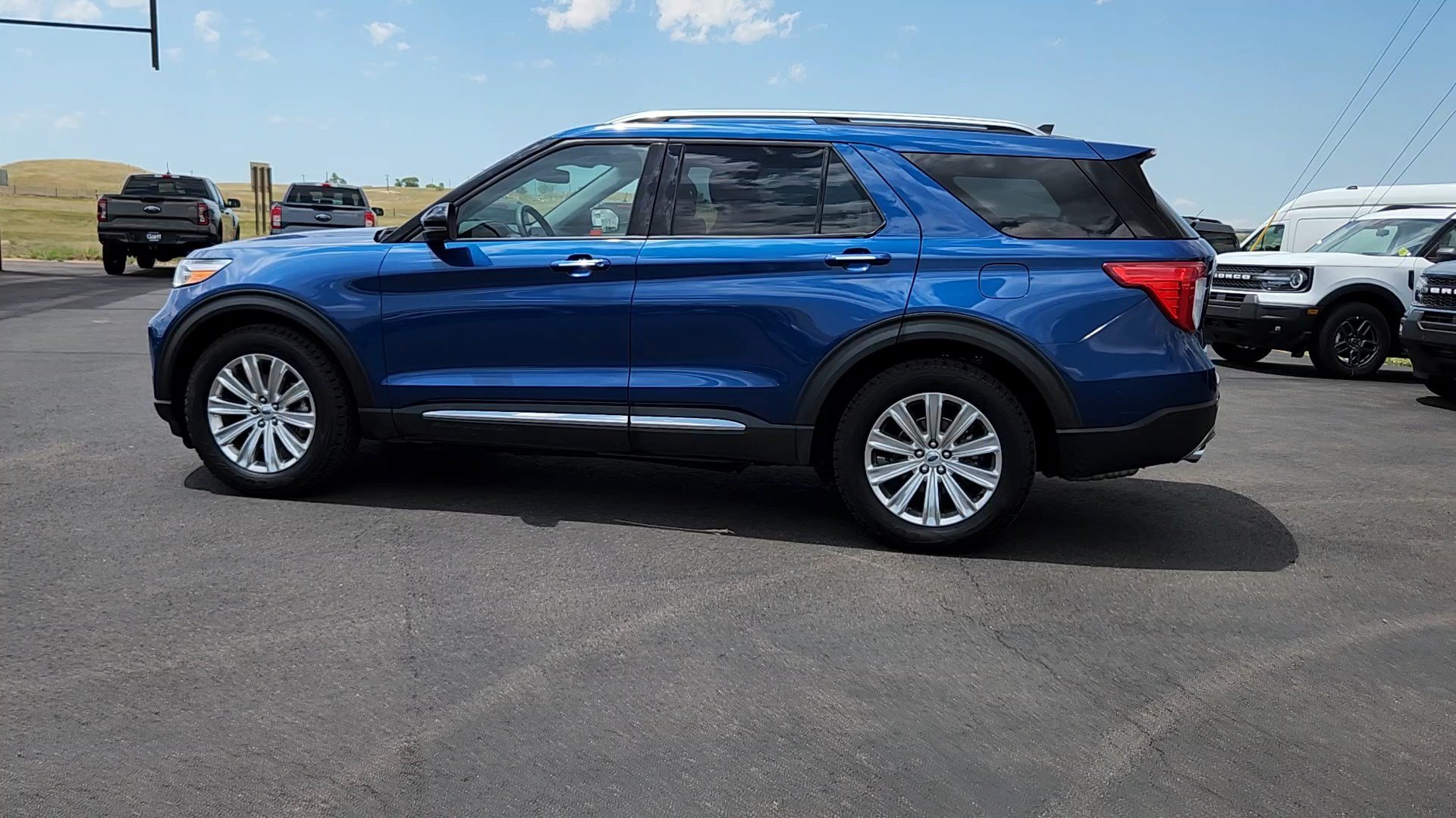 Certified 2021 Ford Explorer Limited w/ Equipment Group 301A AWD/4WD image 2
