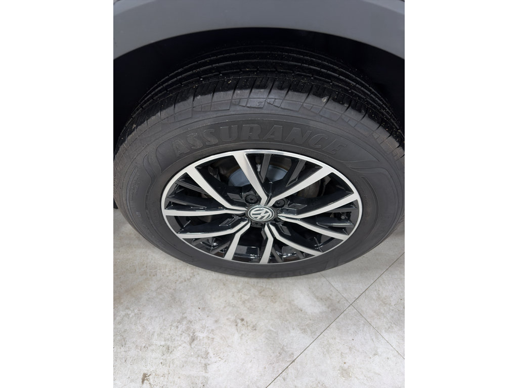 Used 2021 Volkswagen Tiguan SE AWD/4WD image 31