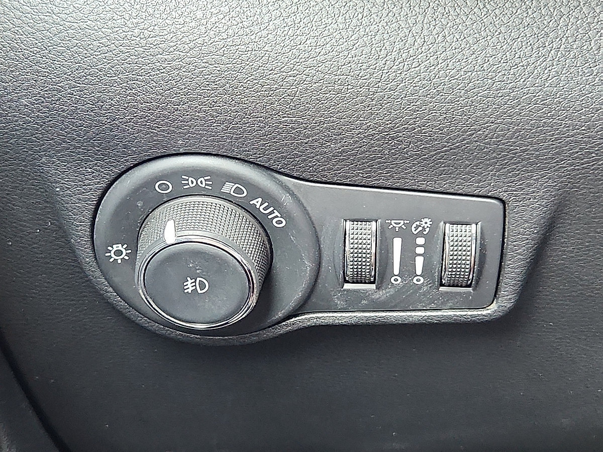 Used 2025 Jeep Compass Limited AWD/4WD image 28
