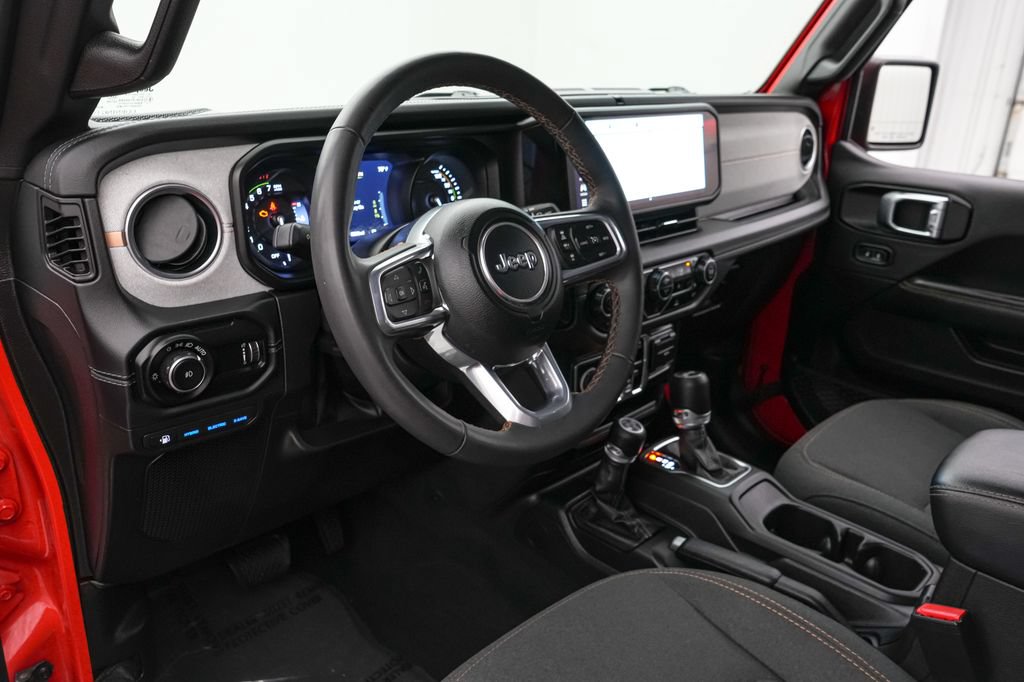 Used 2024 Jeep Wrangler Unlimited Sahara AWD/4WD image 14
