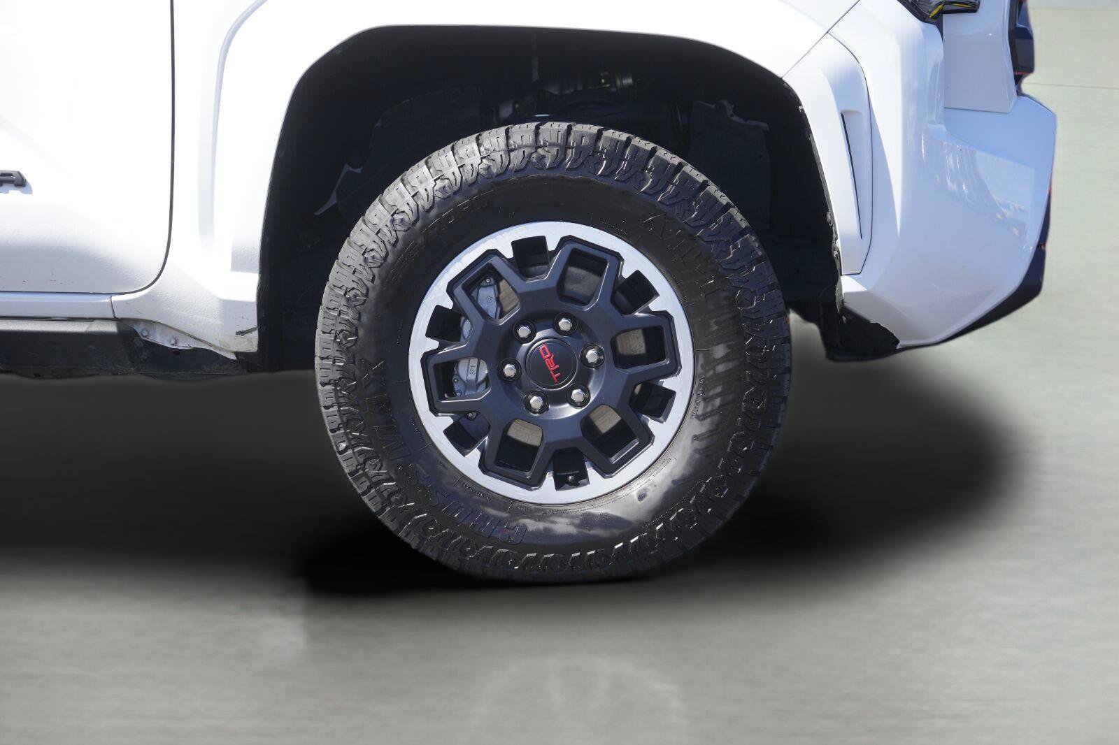 Used 2025 Toyota Tacoma SR5 AWD/4WD image 4