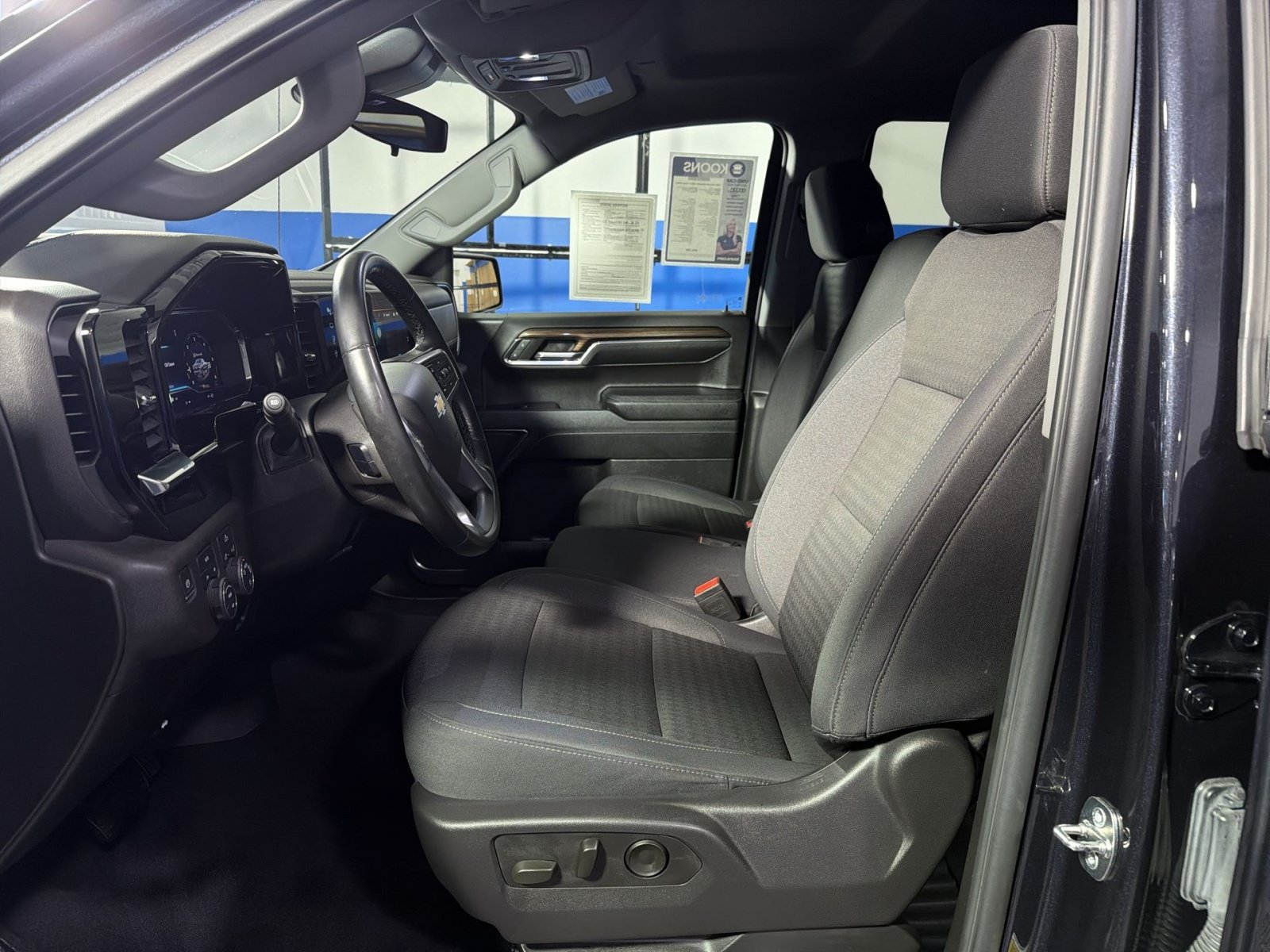 Used 2024 Chevrolet Silverado 1500 LT AWD/4WD image 23