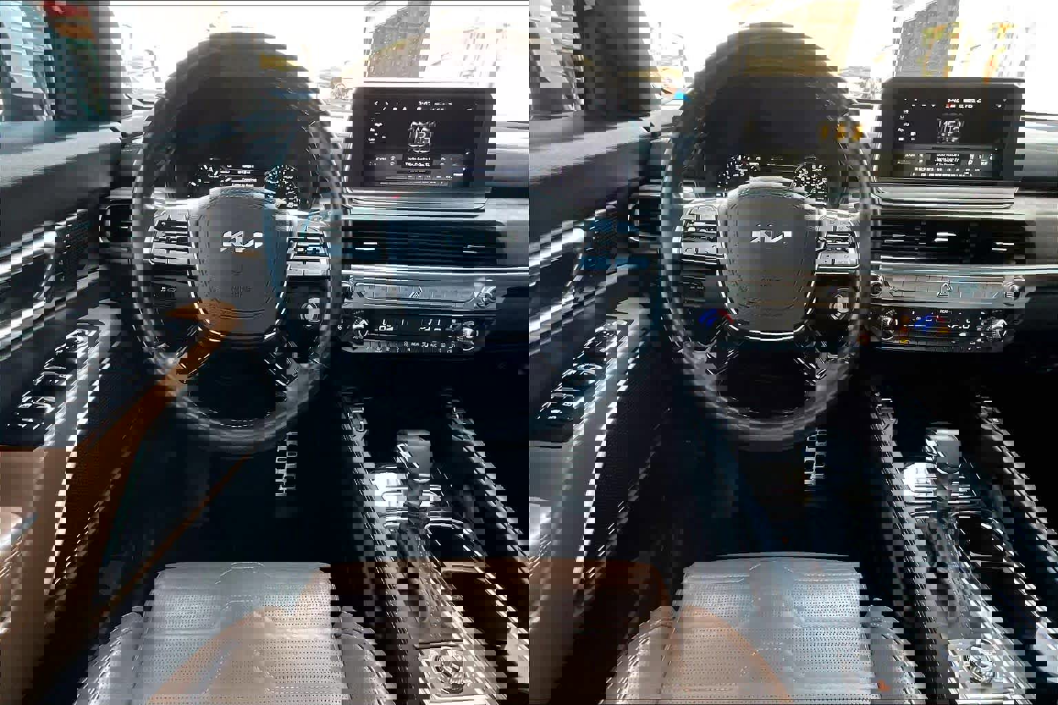 Used 2022 Kia Telluride SX w/ SX Prestige Package image 10